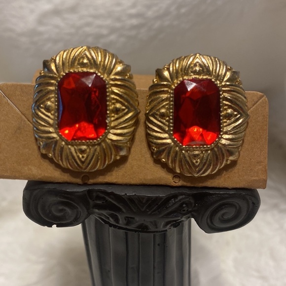 Vintage gold tone and faux red ruby clip on earrings women OS - Picture 9 of 9